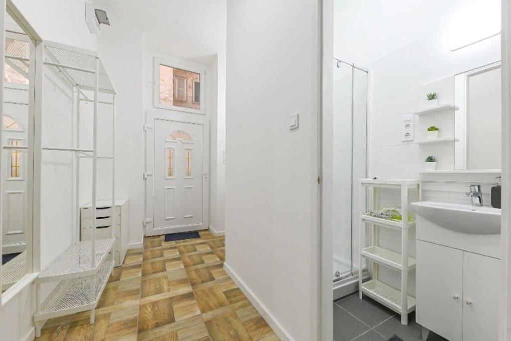 2 Bedroom Flat In Damjanich Str., Hirsch Boedapest Buitenkant foto