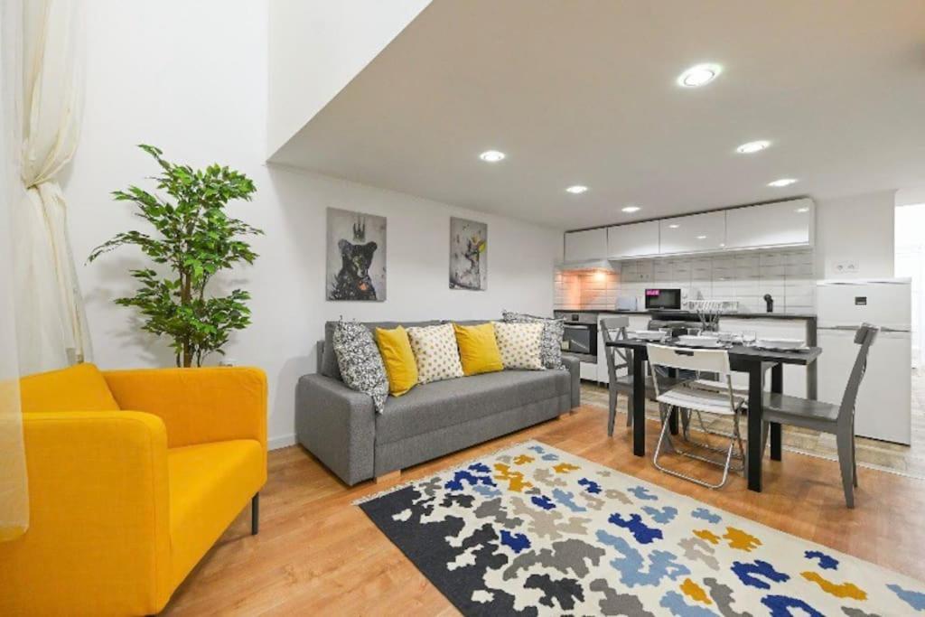 2 Bedroom Flat In Damjanich Str., Hirsch Boedapest Buitenkant foto