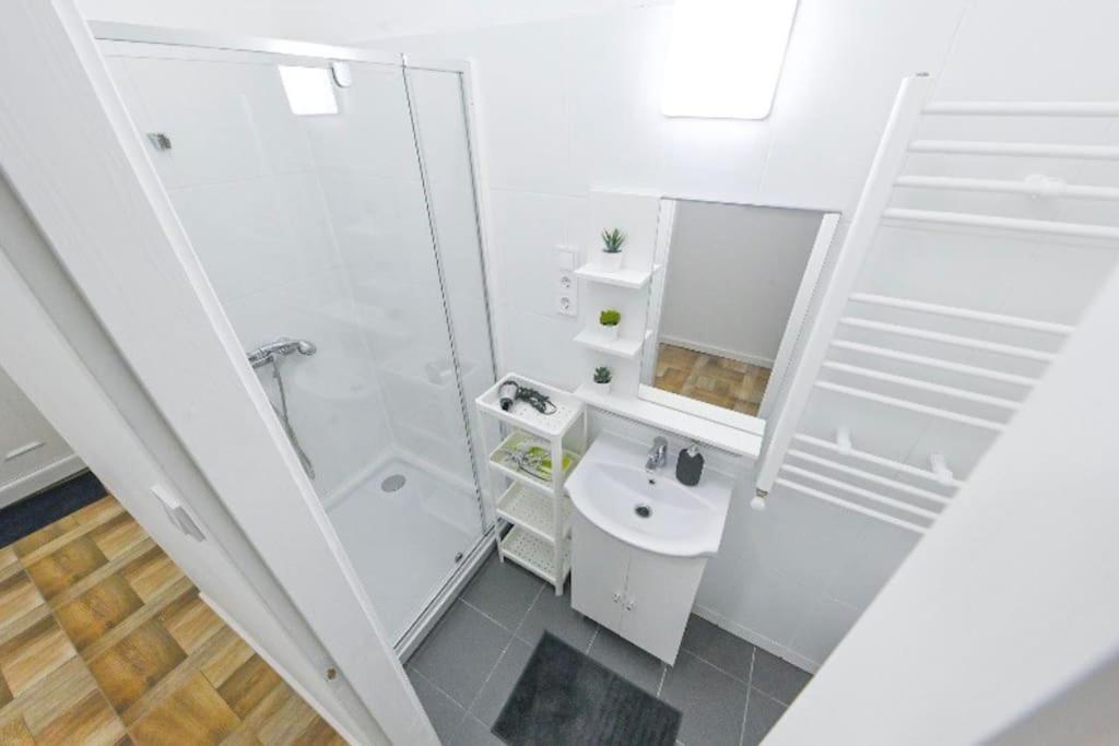 2 Bedroom Flat In Damjanich Str., Hirsch Boedapest Buitenkant foto